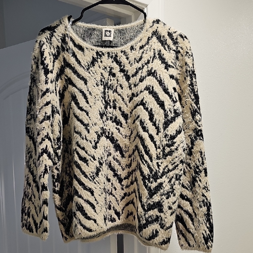 Anne Klein Black and Cream Sweater SIZE Large